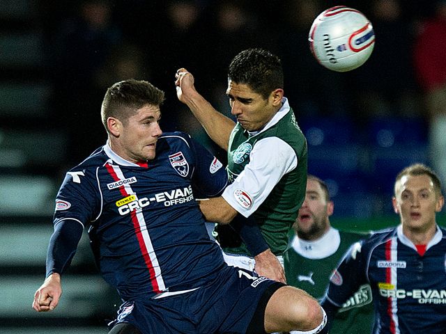 Iain Vigurs and Jorge Claros do battle