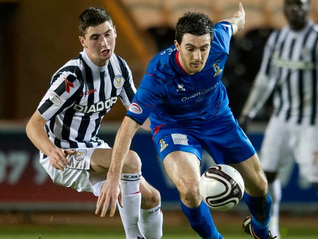 Kenny McLean tracks Ross Draper