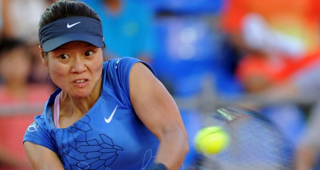 Li Na: Chinese player saw off Julia Cohen
