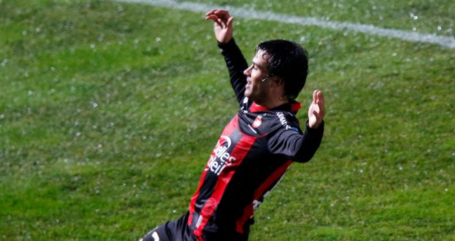Dario Cvitanich celebrates Nice's opening goal