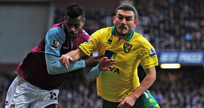 Robert Snodgrass: Will not face FA charge after criticising referee Mark Clattenburg on Twitter