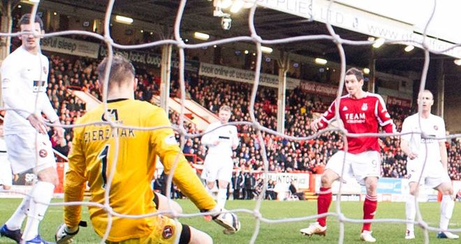 Scott Vernon: Puts Aberdeen ahead at Pittodrie
