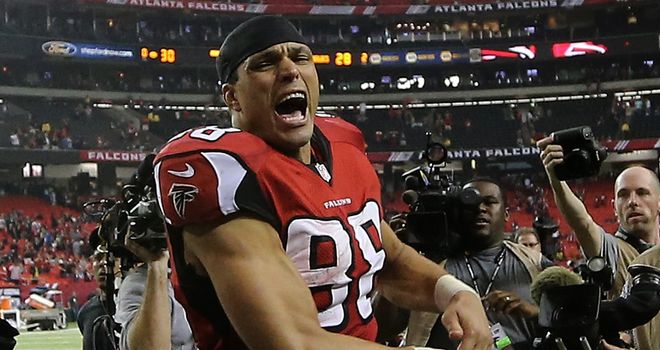 Tony Gonzalez: The tight end will now be back with the Atlanta Falcons next season