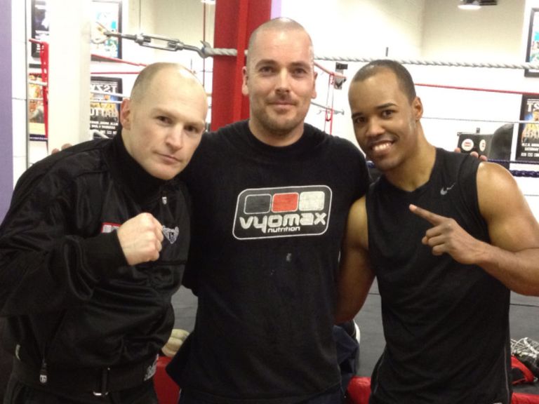 Argenis Mendez (R) with training partner Matthew Hatton and trainer Lee Beard