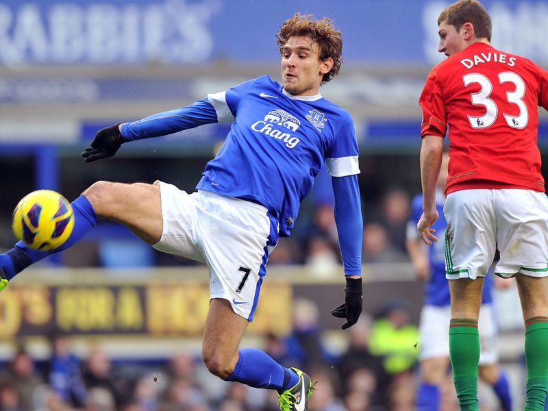 Nikica Jelavic tries to make something happen in Everton's clash with Swansea