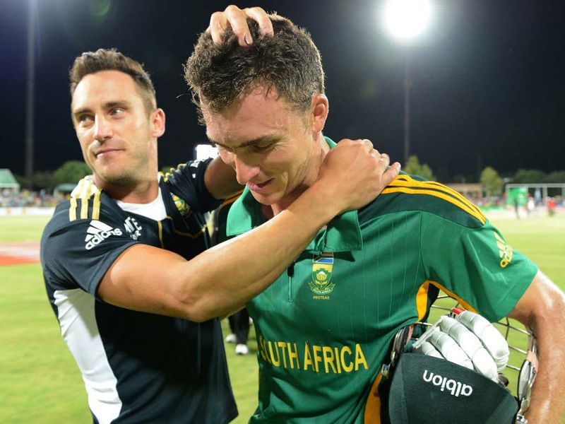 Ryan McLaren hit a six off the last ball as the Proteas won by one wicket.