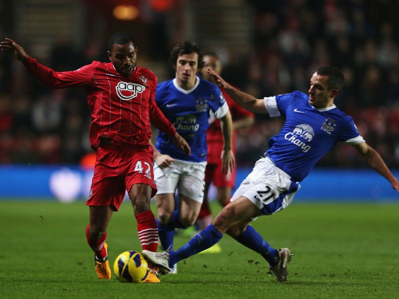 Leon Osman and Jason Puncheon compete for the ball in midfield at St Mary's