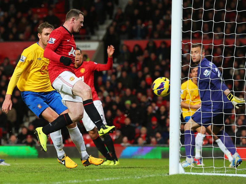 Rooney nets his second of the game from close range to put United 2-1 up