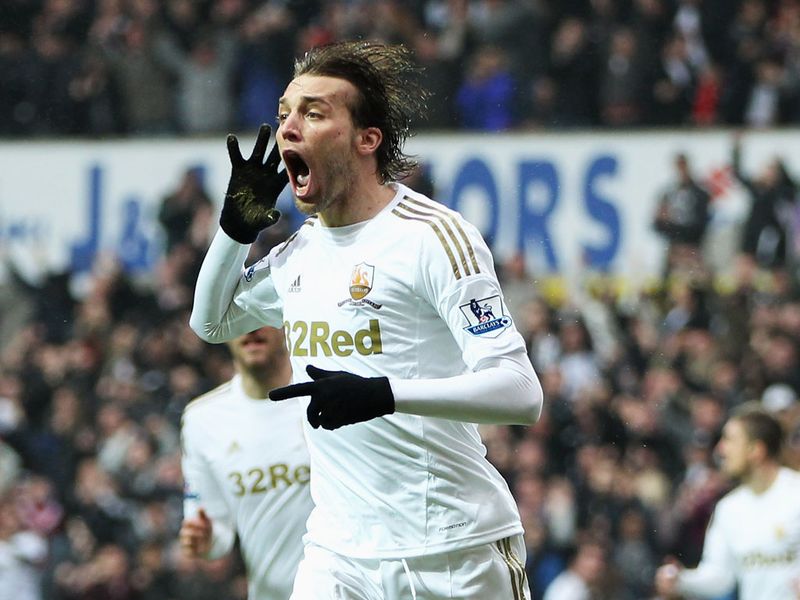 Michu replaces Jonathan de Guzman on 57 minutes and in just over a minute the Spaniard puts Swansea in front.