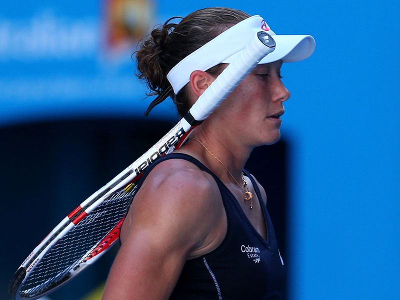 Home hope Sam Stosur blew a 5-2 final-set lead as she lost to Zheng Jie.