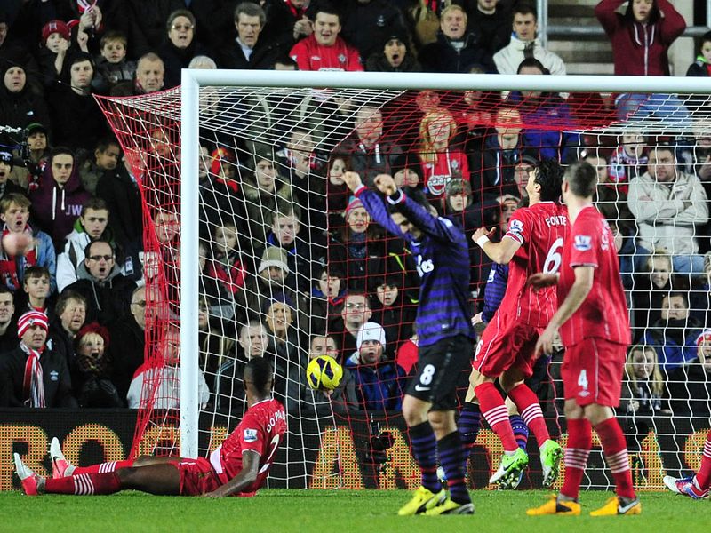 Guly diverted Theo Walcott's free-kick into his own net to level the scores but the Saints held on for a well-earned point