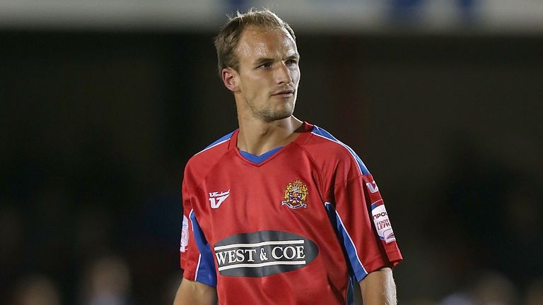 Scott Doe: Signs new contract