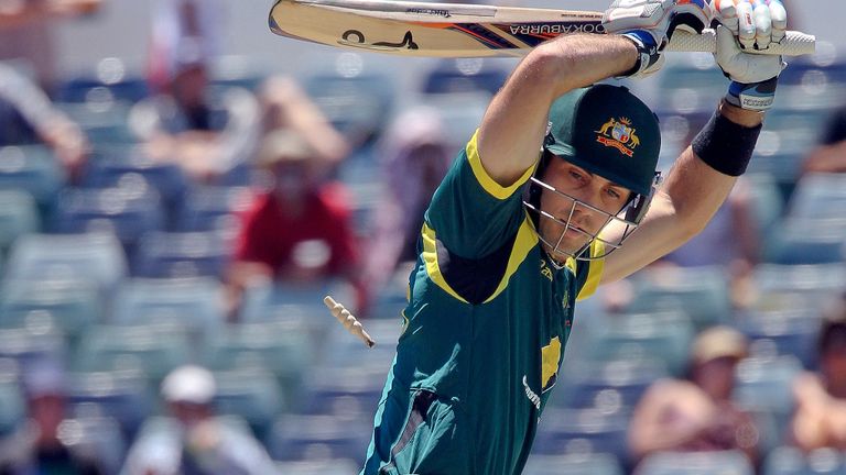 Glenn Maxwell: Surrey sign Australian all rounder for this season's Friends Life T20
