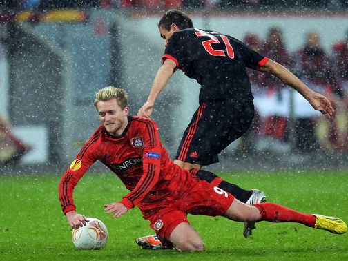 Andre Schuerrle is challenged by Nemanja Matic