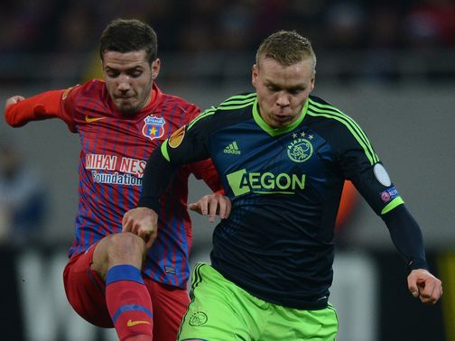 Ajax's Kolbeinn Sigthorsson holds off Florin Gardos