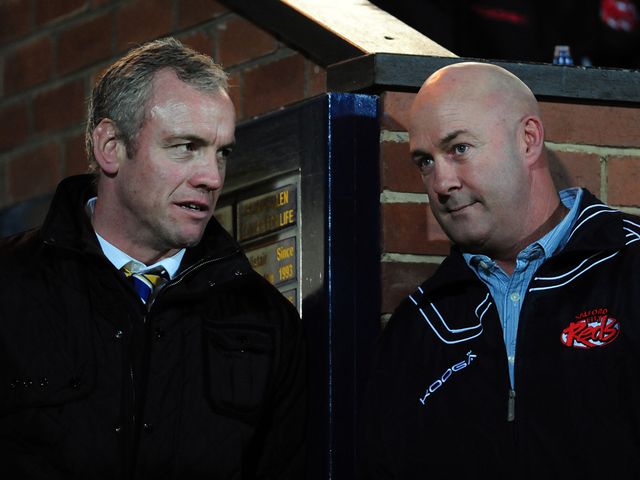 Brian McDermott and Phil Veivers have a chat.