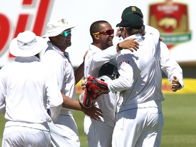 South Africa celebrate against Pakistan on day four