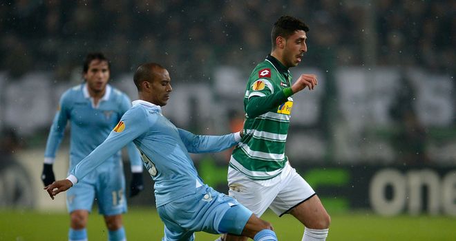 Abdoulay Konko tries to tackle Tolga Cigerci