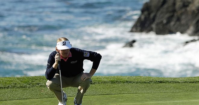 Brandt Snedeker lines up his birdie putt at the eighth
