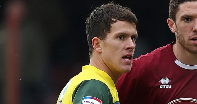 Lee Cox: On the treatment table with a shoulder injury