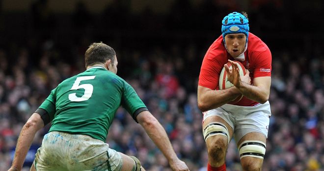 Justin Tipuric has been promoted to the starting line-up for Wales' trip to Paris