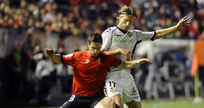 Kike Sola (left): Vital goal for struggling Osasuna