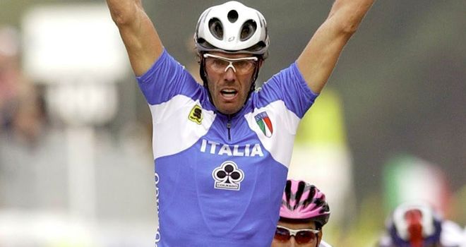 Mario Cipollini wins World Road Race Championship in 2002