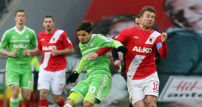 Diego is hounded by Daniel Baier
