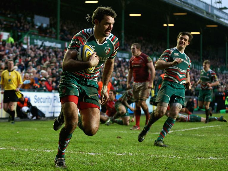 Niall Morris of Leicester Tigers scores a try