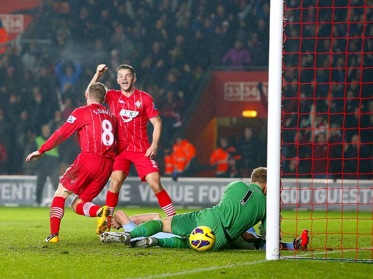 Steven Davis wheels away to celebrate
