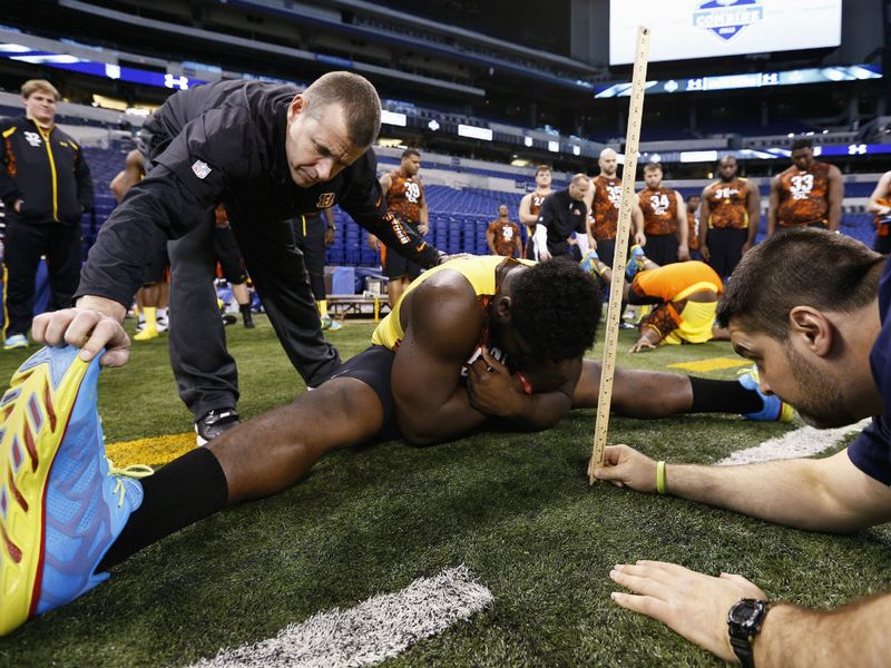 Alabama's Chance Warmack gets measured in all directions