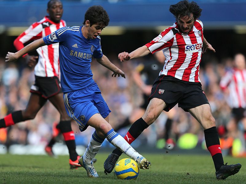 Oscar tangled with Jonathan Douglas but no goals arrived before the break.
