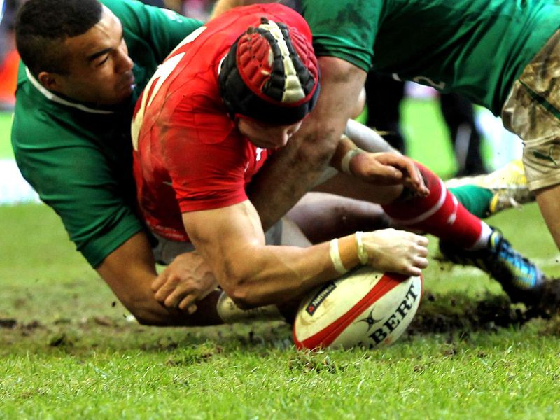 Leigh Halfpenny: Notches the second try for Wales