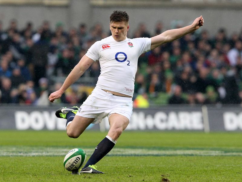 Three points: Owen Farrell slots over an early penalty to put England in front