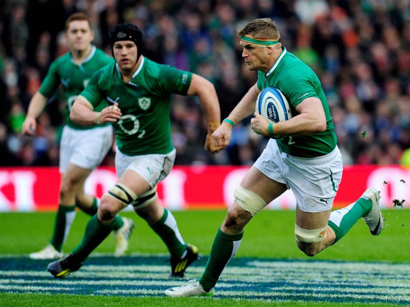 Ireland captain Jamie Heaslip charges upfield ...