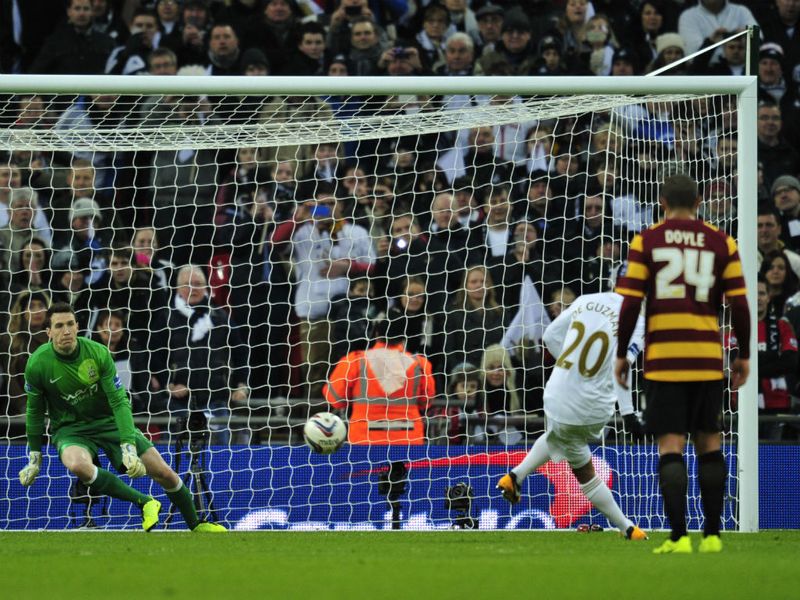 Jonathan de Guzman eventually made no mistake with his penalty to make it 4-0 to Swansea