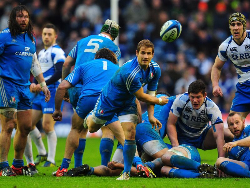 Spreading the play: Tobias Botes gets Italy moving