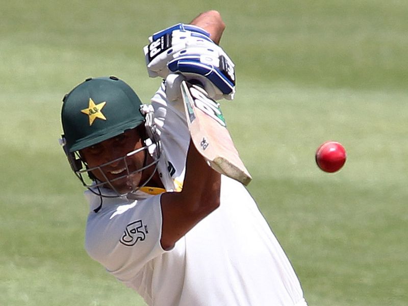 Younis Khan led the recovery after Pakistan lost four wickets before lunch.