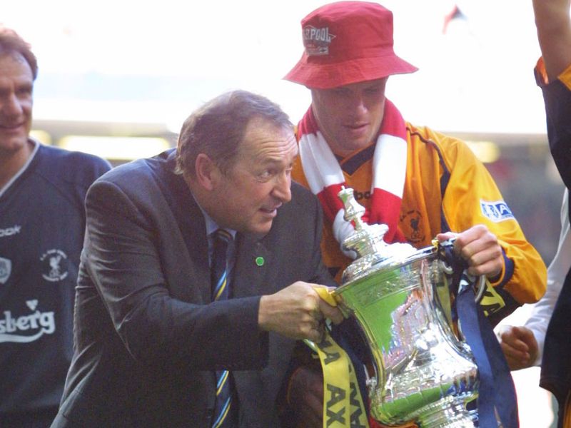Carragher celebrates the 2001 FA Cup success with then Liverpool manager Gerard Houllier