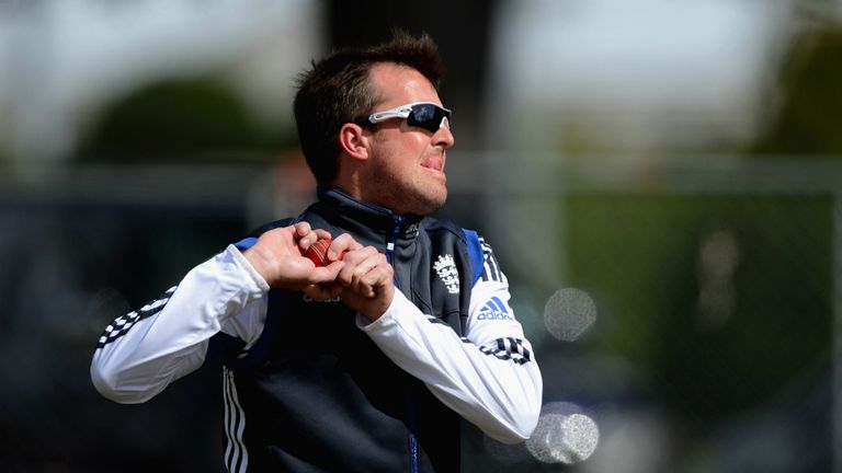 Graeme Swann: England spinner needs another operation on his right elbow