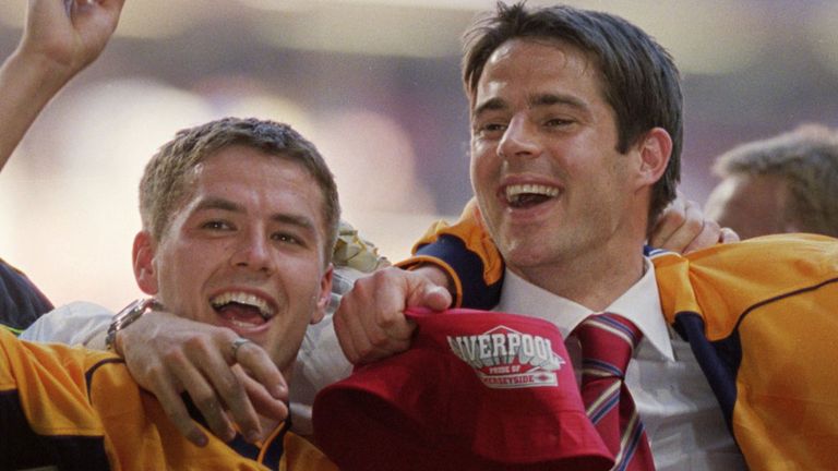 Michael Owen and Jamie Redknapp celebrate Liverpool's 2001 FA Cup win