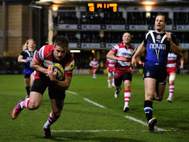 Henry Trinder crosses for a try