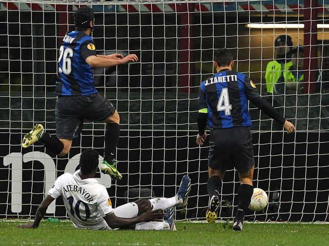 Emmanuel Adebayor scores a crucial away goal for Tottenham