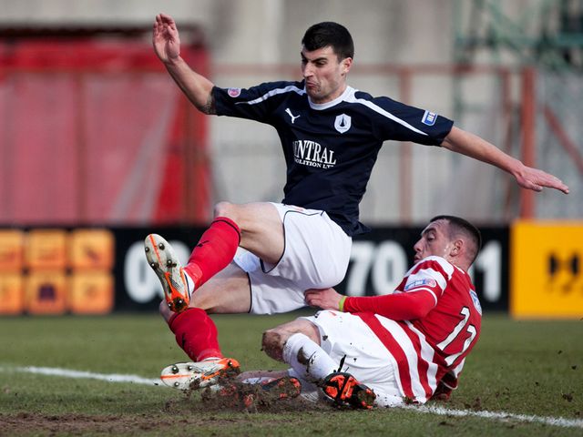 Jonathan Flynn is tackled by Darian MacKinnon