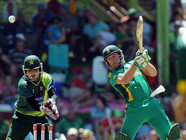 AB de Villiers: Two late sixes