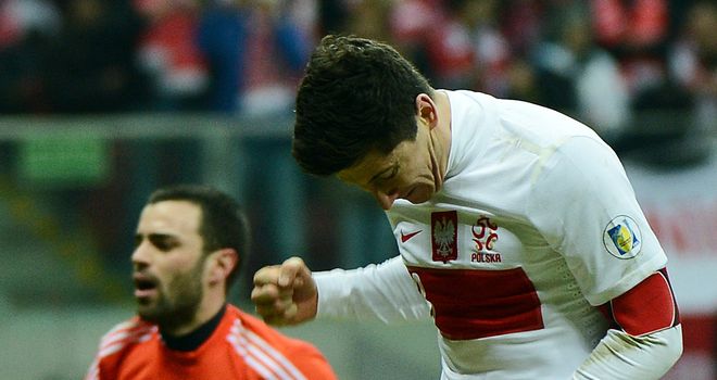 Robert Lewandowski: Hit brace