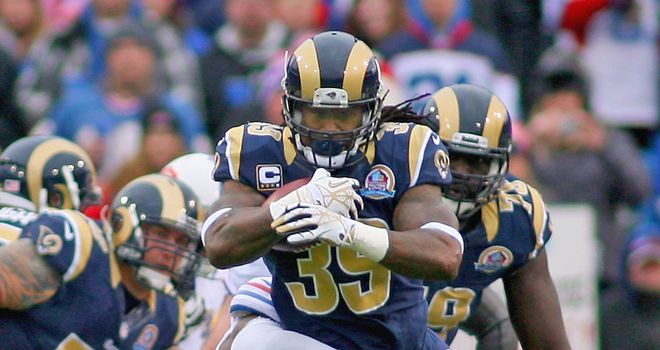 Running back Steven Jackson has agreed a three-year contract with the Atlanta Falcons