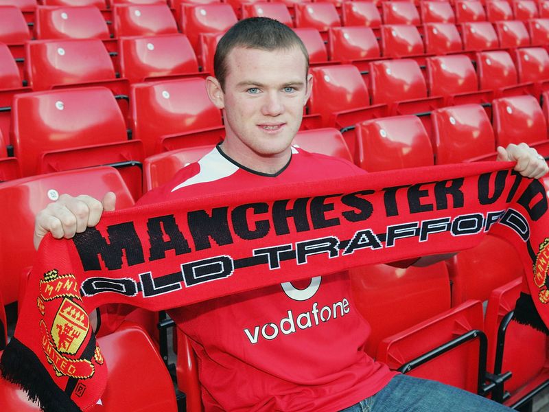 Despite his injury in the summer, Wayne Rooney recovers in time to complete a transfer switch to Manchester United for £27m.