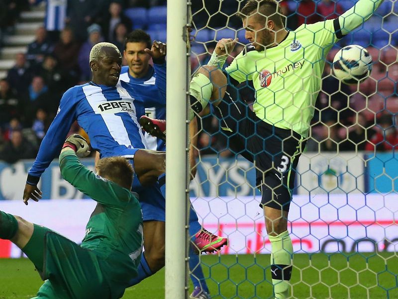 Arouna Kone scores the winning goal for Wigan in the last minute