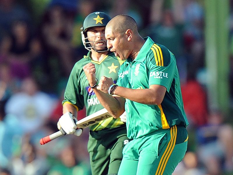 Rory Kleinveldt's four wickets ended a comfortable win for the Proteas.